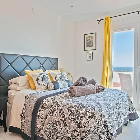 House With Amazing Views , Overlooking The Festival Town Of Сasa de vacaciones