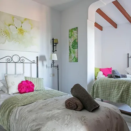 House With Amazing Views , Overlooking The Festival Town Of Сasa de vacaciones