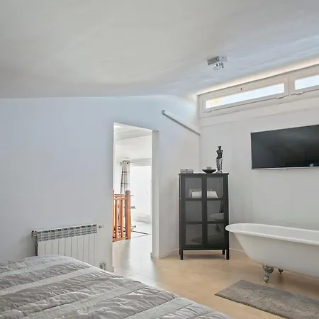 Сasa de vacaciones House With Amazing Views , Overlooking The Festival Town Of
