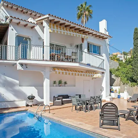 House With Amazing Views , Overlooking The Festival Town Of Сasa de vacaciones