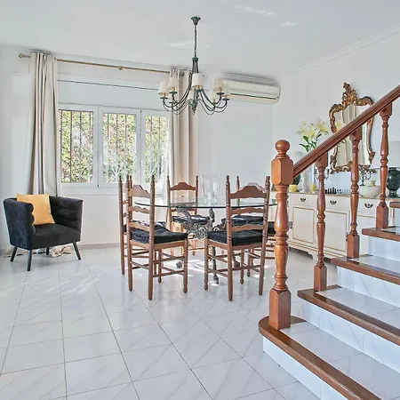 Сasa de vacaciones House With Amazing Views , Overlooking The Festival Town Of