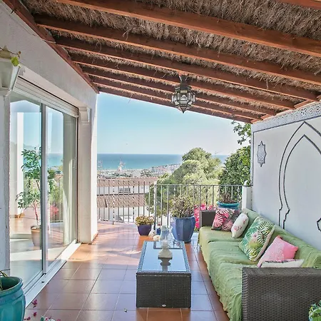 Сasa de vacaciones House With Amazing Views , Overlooking The Festival Town Of *