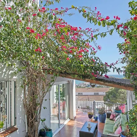 House With Amazing Views , Overlooking The Festival Town Of Сasa de vacaciones *