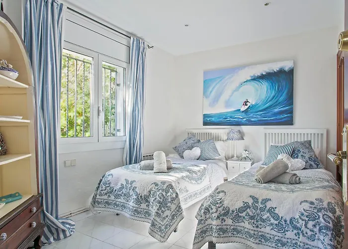 House With Amazing Views , Overlooking The Festival Town Of * Сіджас