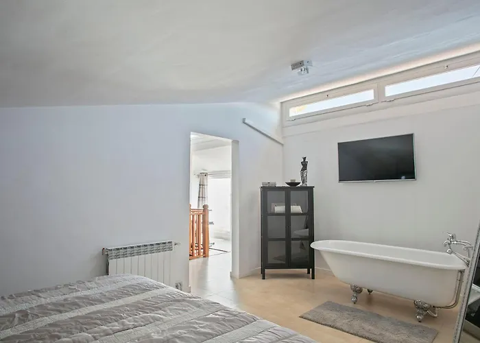 Будинок відпочинку House With Amazing Views , Overlooking The Festival Town Of