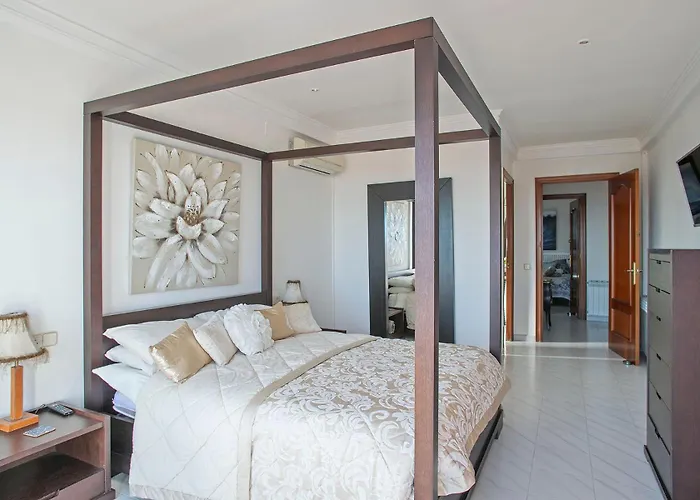 House With Amazing Views , Overlooking The Festival Town Of * Сіджас