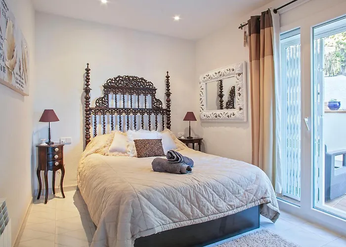 Будинок відпочинку House With Amazing Views , Overlooking The Festival Town Of Сіджас