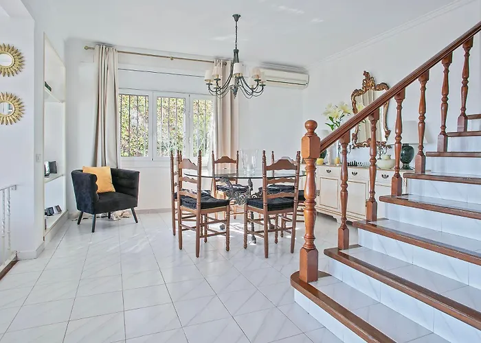 Будинок відпочинку House With Amazing Views , Overlooking The Festival Town Of