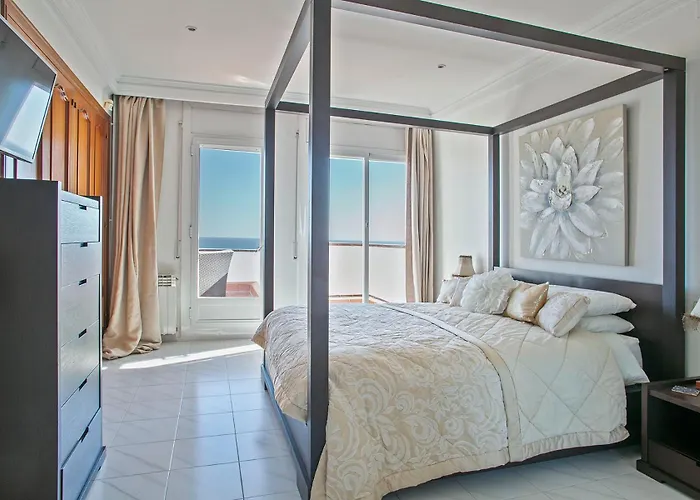 House With Amazing Views , Overlooking The Festival Town Of Будинок відпочинку Сіджас