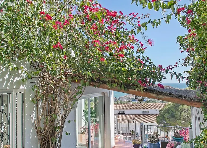 House With Amazing Views , Overlooking The Festival Town Of Будинок відпочинку *