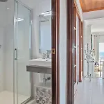 House With Amazing Views , Overlooking The Festival Town Of * Сиджес