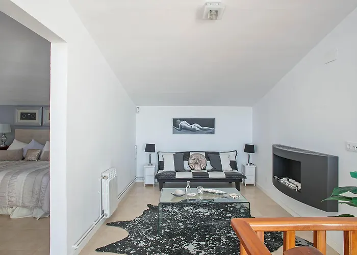 House With Amazing Views , Overlooking The Festival Town Of Prázdninový dům