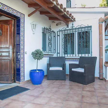 بيت للعطل House With Amazing Views , Overlooking The Festival Town Of